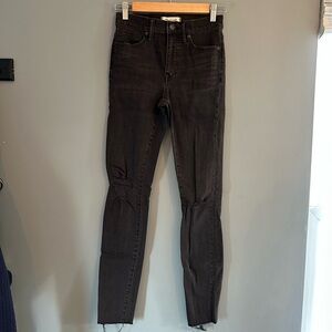 NWOT Madewell Black Sea ripped distressed 9” mid rise skinny jeans